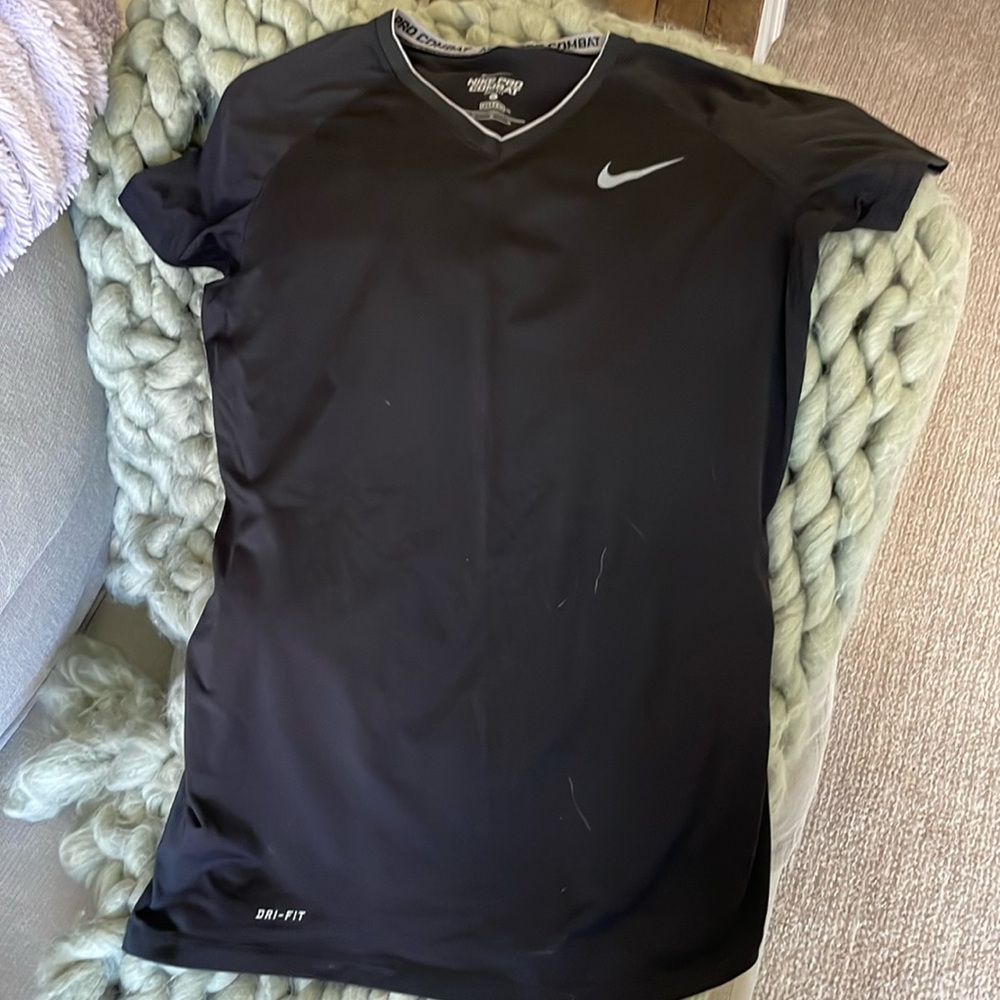 NIKE DRI-FIT size M black workout / athletic top. Brand new condition! 🖤